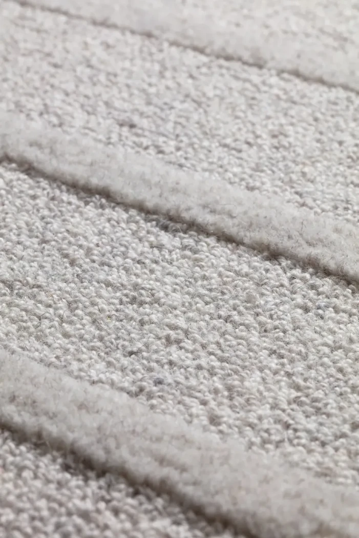 Custom rug Lead Grey, close-up of striped grey looped wool