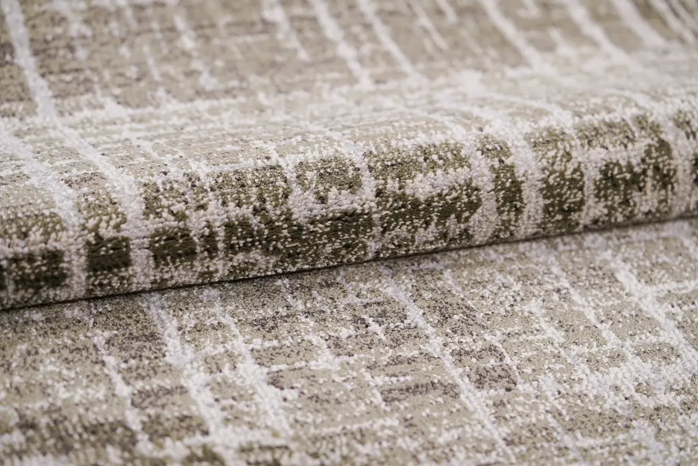 Custom rug Flint, grey loop pile with ecru diamond grid