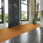 Brush entrance mat in natural coir, warm hazel fibres