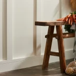 Flat wall moulding with shadow groove along its lower edge