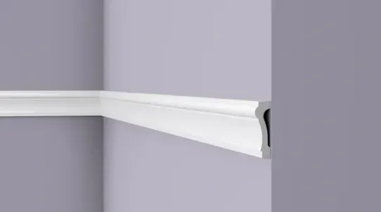 Simple curved wall moulding, smooth continuous profile on a wall
