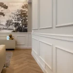 Simple curved wall moulding, smooth continuous profile on a wall