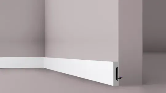 Tall flat skirting board in light grey, recessed line and clip