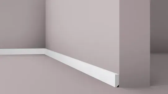 Square-edged skirting board at a mitred external corner