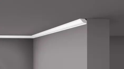 Ceiling cornice with parallel lines between wall and ceiling