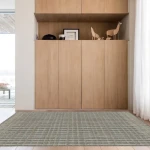 Rug Gravel, grey and ecru grid with a plain border