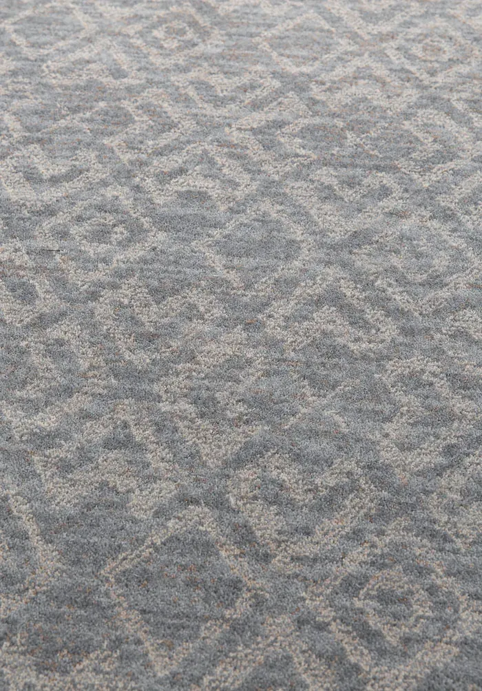 Rug Silver, cream diamond pattern on a grey ground