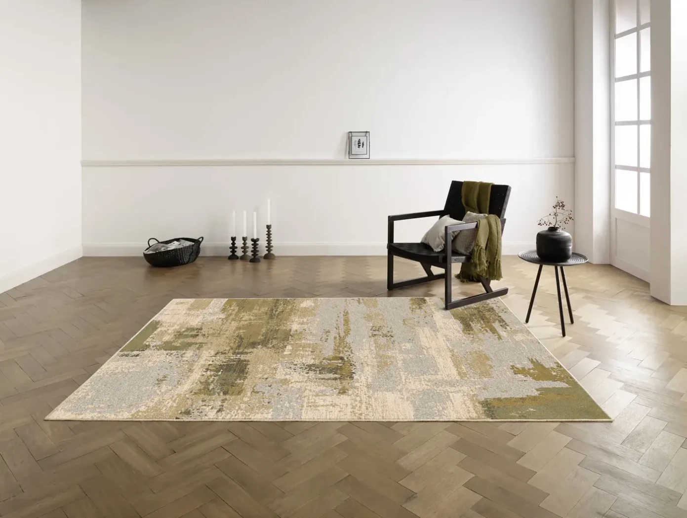 Rug Light Earth, brushed beige and khaki pattern on parquet