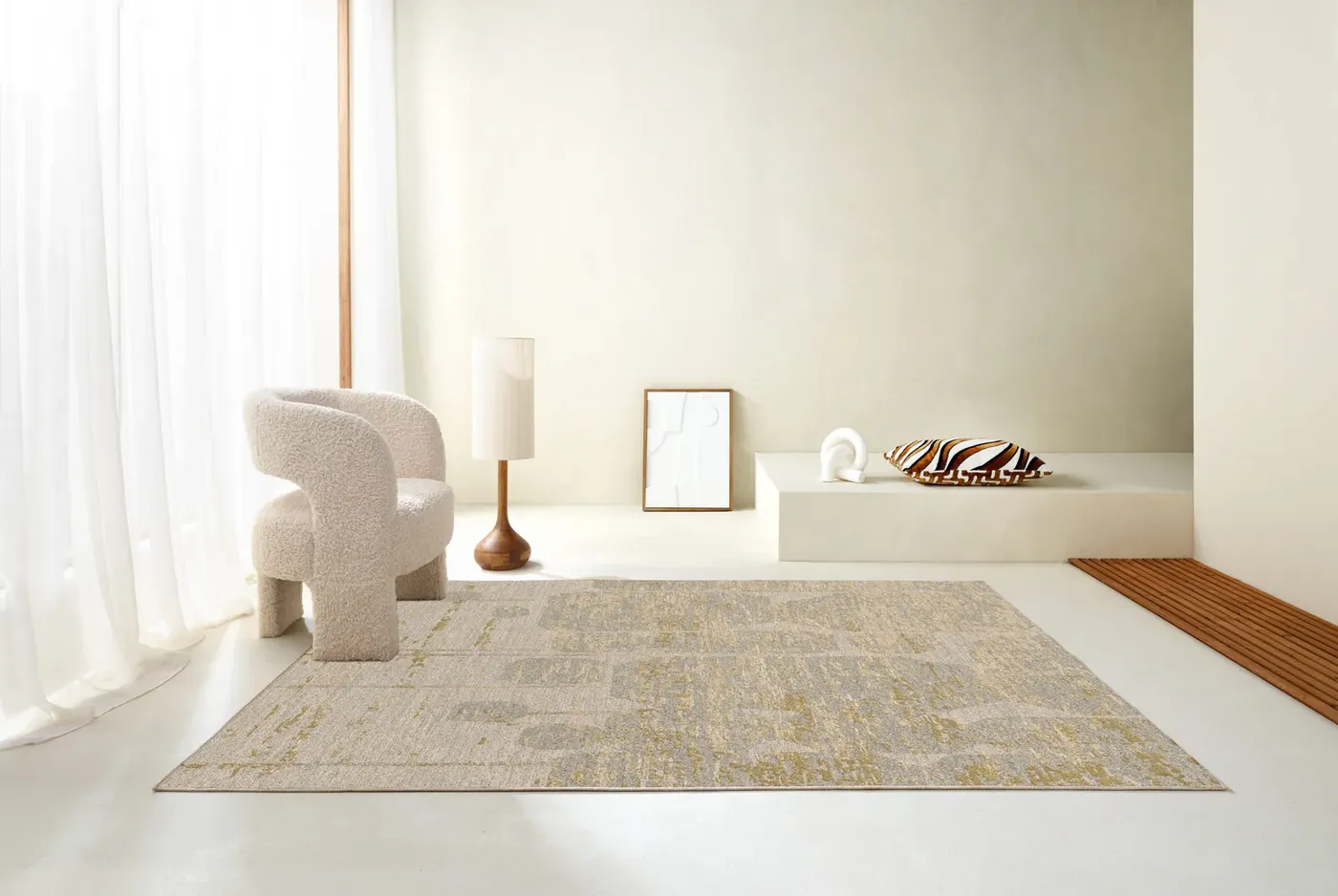 Rug Braid, abstract beige and taupe with fine gold lines