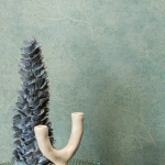Wallpaper Navy with dotted leaves on textured petrol blue