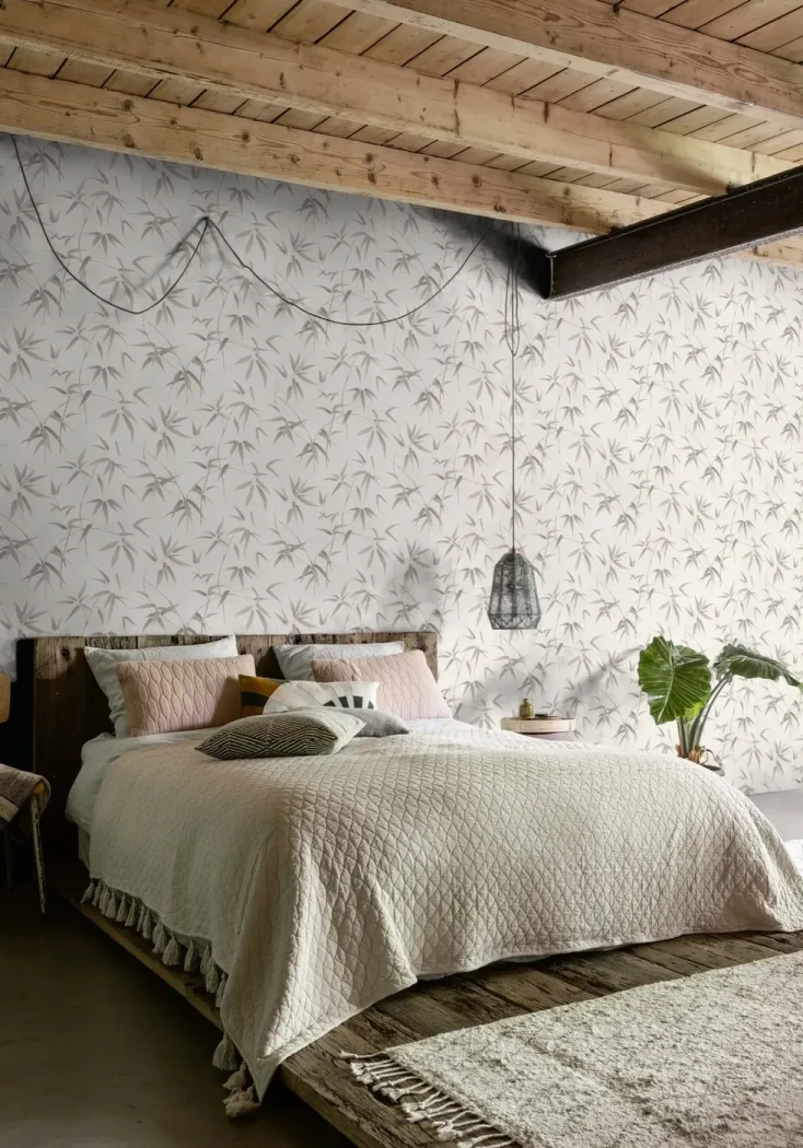 Wallpaper Ashen Fawn, small grey-beige bamboo leaves on off-white