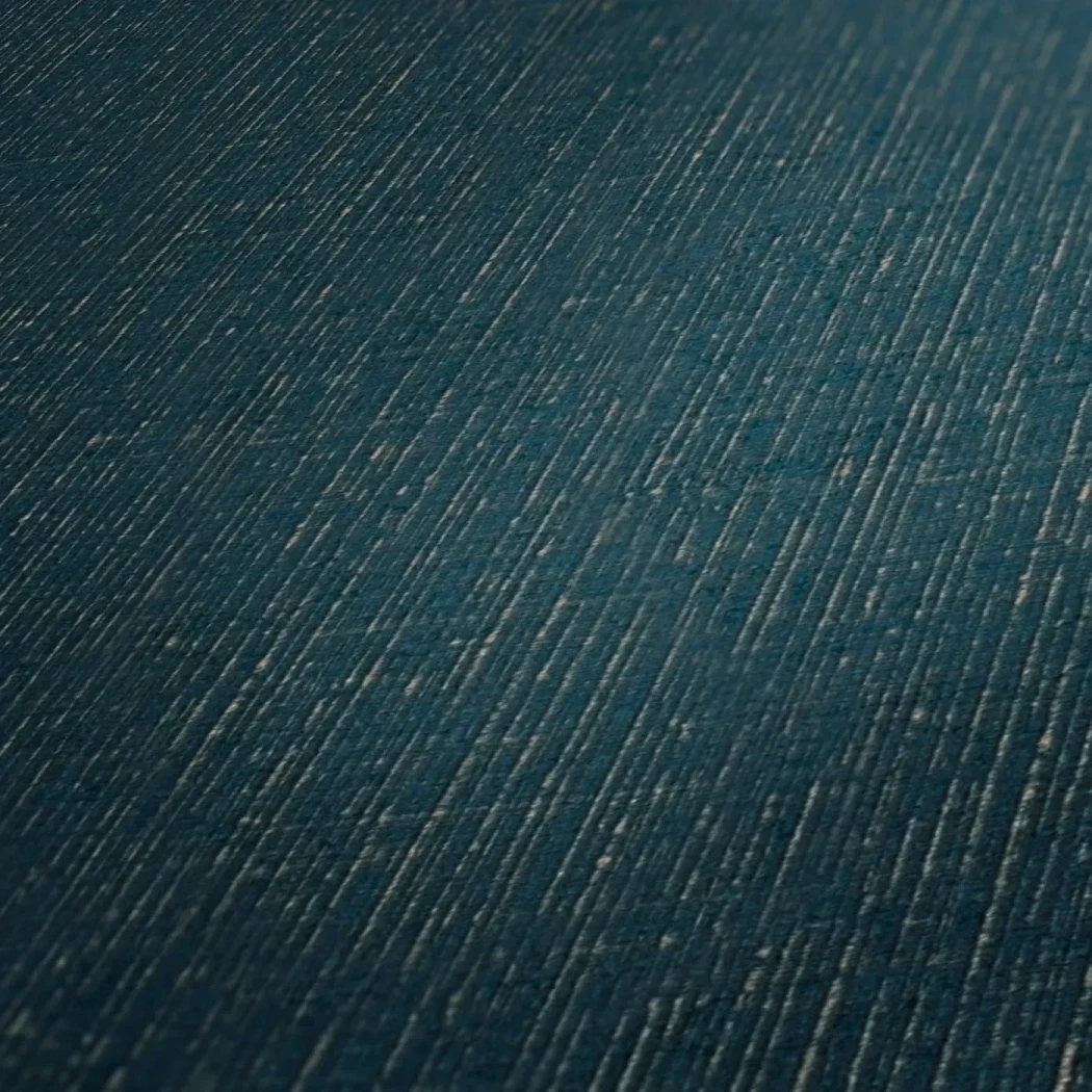 Wallpaper Deep Indigo, plain indigo with fine diagonal fibres