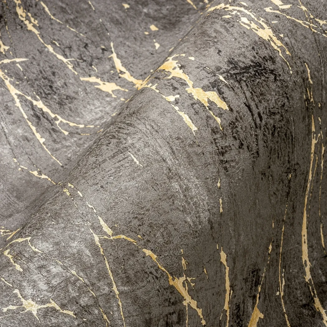 Wallpaper Soft Thatch, gold veins on near-black marble effect