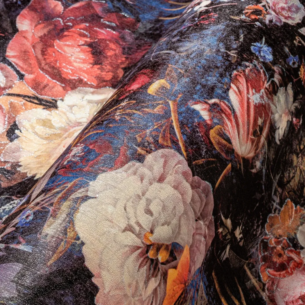 Wallpaper Misty Lava, peony bouquet on a midnight-blue ground